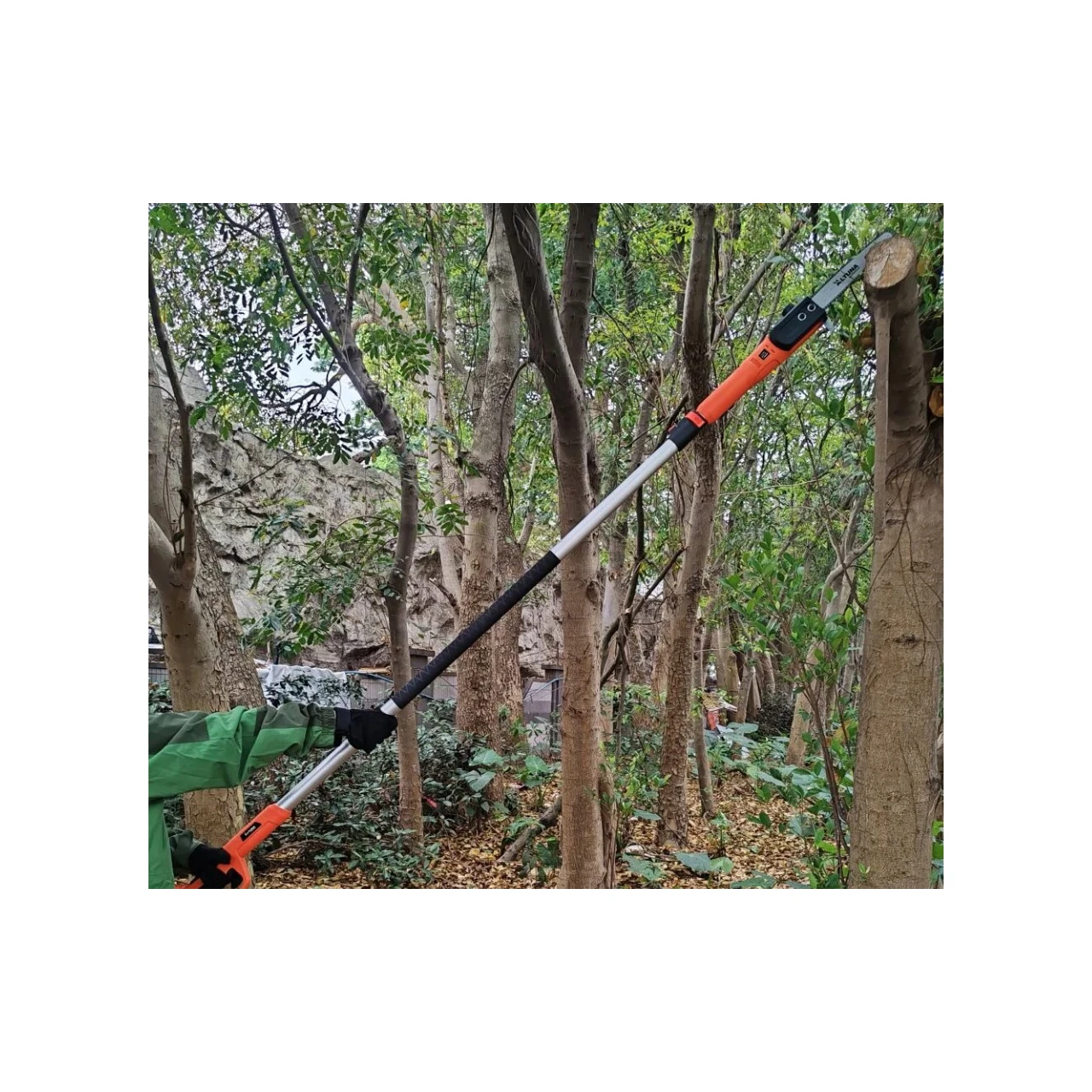 Motosierra telescópica a batería 1200W Altuna AB240 Motosierra telescópica a batería 1200W Altuna AB240