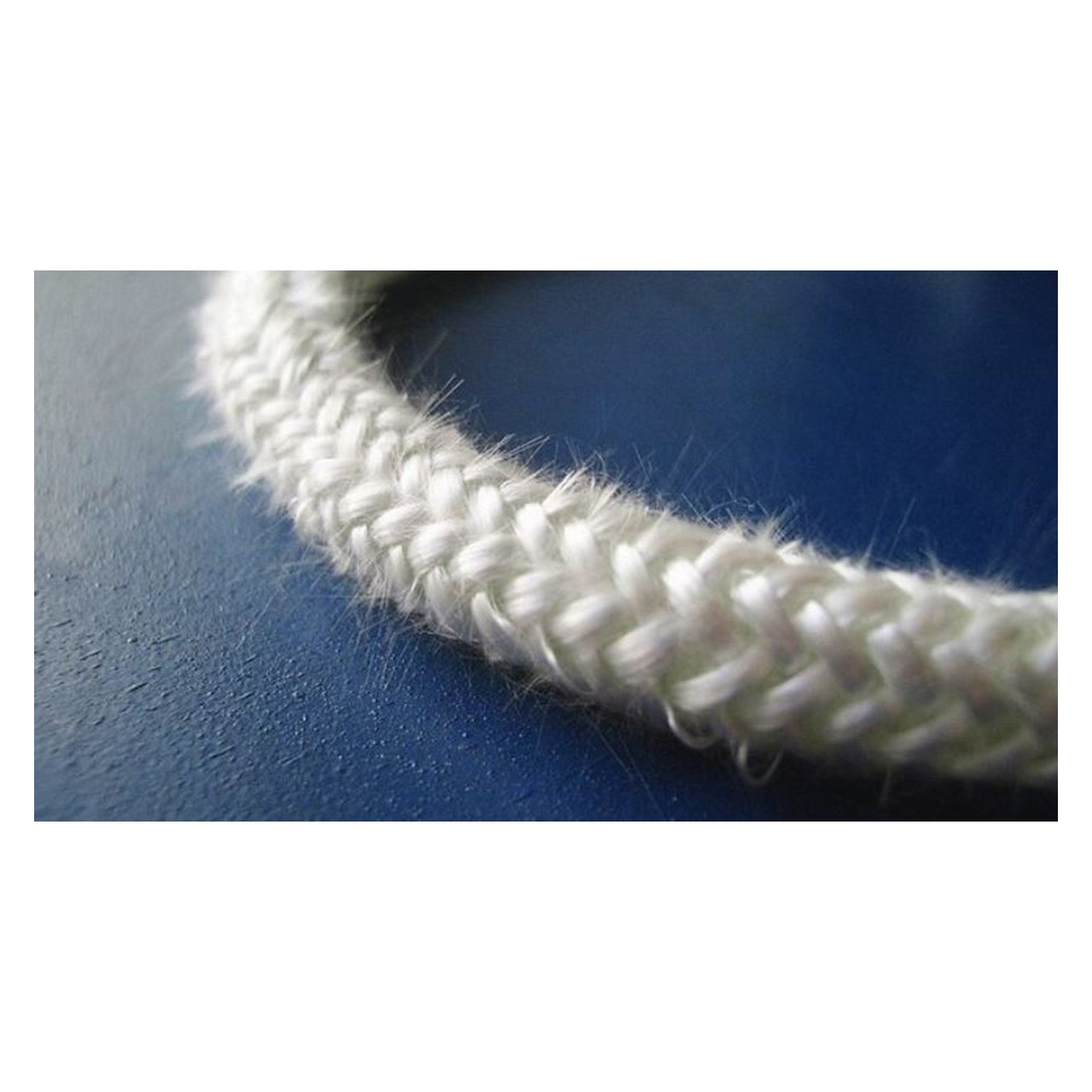 Cordón de fibra de vidrio tricotado