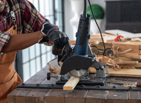¿Qué herramientas se utilizan para trabajar la madera?