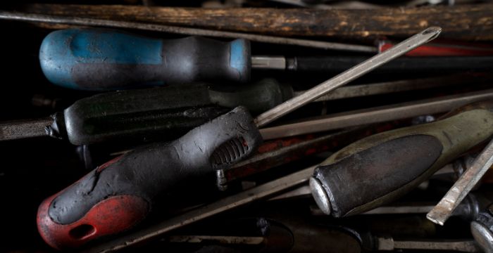 errores en el puesto de trabajo_ herramientas deterioradas